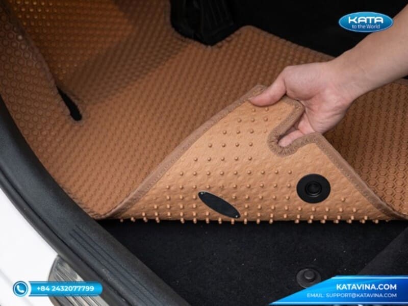 Hình ảnh thảm lót sàn ô tô KATA khi lắp đặt lên ô tô